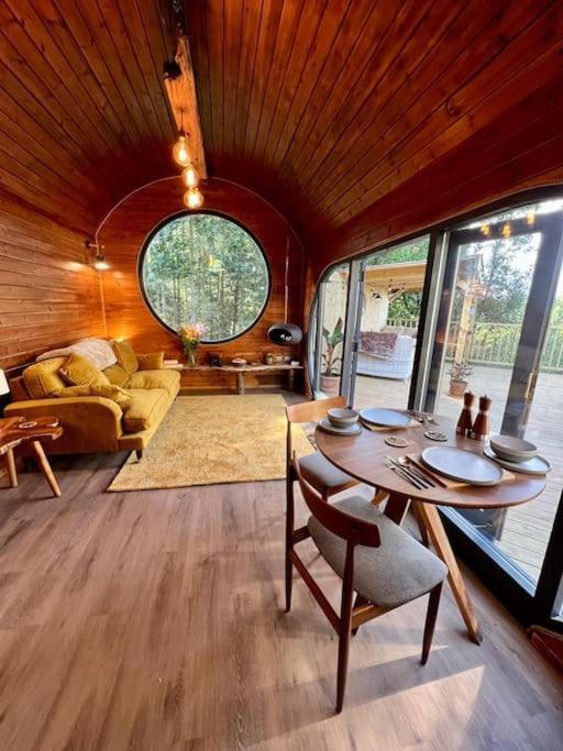 The Pines Treehouse At Treetops Hideouts Richmond  Exterior photo