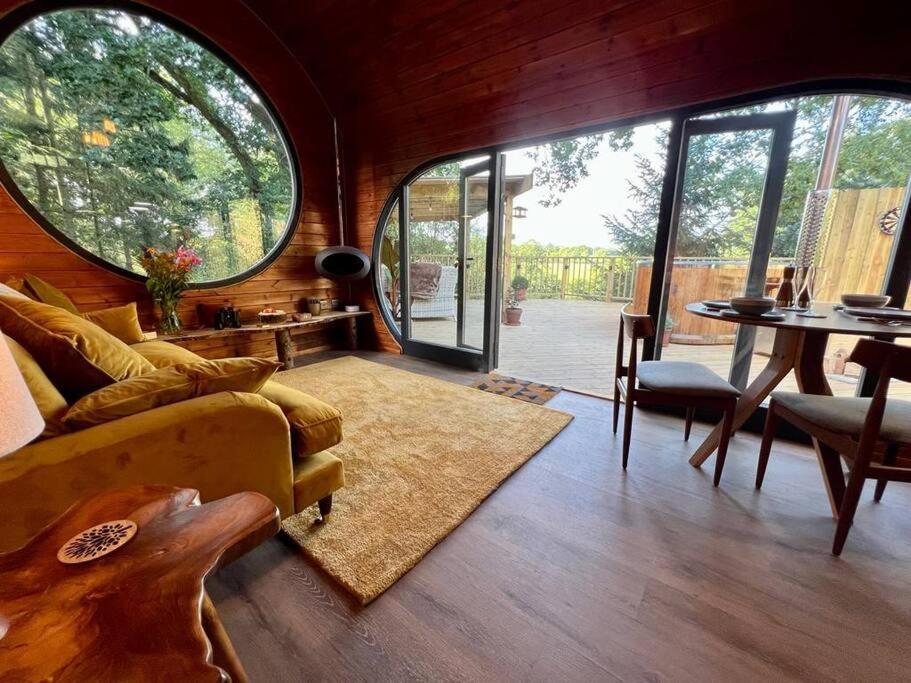 The Pines Treehouse At Treetops Hideouts Richmond  Exterior photo